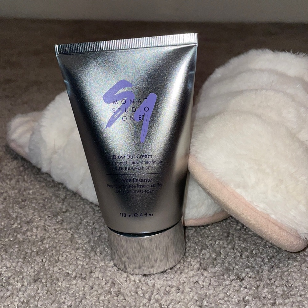 Monat Blow Out Cream